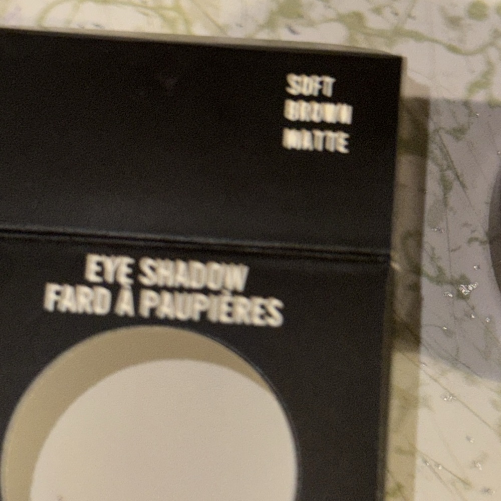 MAC eye shadow - Picture 4 of 4